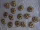 Ancien - 15 Boutons En Laiton Ajouré 2,1 Mm Fleurs Volutes Art Nouveau - Knopen