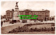 R508812 24C. Buckingham Palace And Queen Victoria Statue. London. 1956. RP - Autres & Non Classés