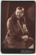 Fotografie Karl Edelmann, Annaberg I. Erzg., Sitzende Dame In Mantel Mit Pelzkragen Und Pelzmanschetten  - Anonieme Personen