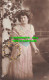 R516745 Woman With Pink Clothes In Hands Flowers N. P. G. E. J. Hey - Welt