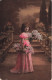 FANTAISIES - Enfant - Petite Fille - Fleur - Tenant Un Bouquet De Fleurs - Colorisé - Carte Postale Ancienne - Andere & Zonder Classificatie