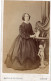 Photo CDV D'une Femme élégante Posant Dans Un Studio Photo A Londre  Avant 1900 - Old (before 1900)