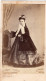 Photo CDV D'une Femme élégante Posant Dans Un Studio Photo A Rouen   En 1863 - Alte (vor 1900)