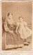 Photo CDV D'une Femme élégante Avec Sa Petite Fille Posant Dans Un Studio A Chateau-thierry Avant 1900 - Antiche (ante 1900)