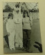 Two Girls With The Berlin White Bear - Personnes Anonymes