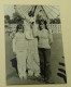 Two Girls With The Berlin White Bear - Personnes Anonymes