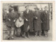 Photo Ancienne, Beau Jeune Homme Pimpant Chauffeur De Camion En Long Manteau Et Bottes Boueuses, Vers 1945 - Coches