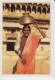 Porteuse D'eau à Jaisalmer Inde,Women Water Bearer, Femme Tout Sourire  Portant Le Saris De Soie Avec Un Seau Tête CM 2 - India