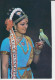 South Indian Dancer - India Dances Inde Fille Coiffe Magnifique Robe Ornée Tissus Brillant Et Paiellettes, Oiseau CM 2 S - India