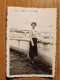 19340.   Fotografia D'epoca Donna Su Terrazzo In Luogo Da Identificare 1932 Italia- 9x6,5 - Personnes Anonymes