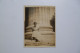 Photographie Originale  "  Jeune Fille "   Au Piliers De La Madeleine  -  1952   -  9x12 Cms - Autres Monuments, édifices