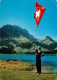 13318560 Lac Noir Schwarzsee FR Uferpartie Am See Schweizer Flagge Lac Noir Schw - Autres & Non Classés