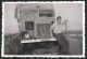 Fotografie Lastwagen, LKW-Fahrer Lehnt An Stossstange, Kennzeichen BS23-5469  - Cars