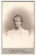 Fotografie Chr. Jaeger, M. Gladbach, Portrait Bezaubernde Dame Im Weissen Kleid  - Persone Anonimi