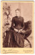 Fotografie Aug. Klusmann, Hildesheim, Portrait Sitzende Dame In Hübscher Kleidung Mit Blume  - Anonymous Persons