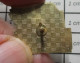 1618A Pin's Pins / Beau Et Rare / THEME : MEDIAS / JOURNAL LE POPULAIRE CENTRE FRANCE - Medias