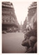 Photo Originale - 1941 - Guerre 1939/45 - PARIS Sous L'occupation Allemande - A L'approche Des Galeries Lafayette - War, Military