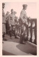 Photo Originale - 1941 - Guerre 1939/45 - PARIS Sous L'occupation Allemande - En Haut De La Tour Eiffel  - Guerra, Militares