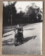 PHOTOGRAPHIE ALLEMAGNE - MOTOCYCLETTE - MOTO TB PLAN De Face Avec Pilote 1928 - MARQUE AJS A.J.S. - Motorräder