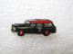 PIN'S   PEUGEOT  404 BREAK   TAXI PARISIENS - Peugeot