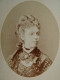 Photo CDV Numa Blanc à Paris  Portrait Jeune Femme (Mme Charotte) Belle Coiffure  CA 1875- L679A - Oud (voor 1900)