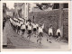 QUIMPER : Lot De 2 Photos Format 10x15 Cm + Une Carte Photo Du Défilé Des écoles Libres En 1957 - Très Bon état - Quimper