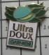 3417 Pin's Pins / Beau Et Rare / MARQUES / SHAMPOING ULTRA DOUX GARNIER - Marche