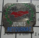 3417 Pin's Pins / Beau Et Rare / VILLES / JEUNES RETOURNAC POIGNEE DE MAINS ROUGES - Dieren