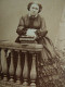 Photo Cdv Disdéri, Paris - Marguerite Martelet Née Le Camus, Second Empire Ca 1860 L679 - Antiche (ante 1900)