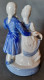 Figurine En Porcelaine Opaque, Vitrifiée Blanche Et Bleue Avec Dorure, Style Victorien. Couple Dansant. - Otros & Sin Clasificación