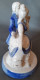 Figurine En Porcelaine Opaque, Vitrifiée Blanche Et Bleue Avec Dorure, Style Victorien. Couple Dansant. - Autres & Non Classés