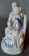 Figurine En Porcelaine Opaque, Vitrifiée Blanche Et Bleue Ave Dorure, Style Victorien. Couple Buvant Le Thé. - Sonstige & Ohne Zuordnung