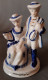 Figurine En Porcelaine Vitrifiée Blanche Et Bleue Ave Dorure, Style Victorien. Couple De Musiciens. Sur Même Base. Haute - Otros & Sin Clasificación