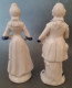 2 Figurines En Porcelaine Vitrifiée Blanche Et Bleue Avec Dorure, Style Victorien. Personnages Indépendants. Femme Sans - Altri & Non Classificati