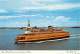 MO-24-366 : BATEAU TOURISTIQUE. STATEN ISLAND FERRY PASSING THE STATUE OF LIBERTY - Ferries