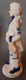 1 Figurine  En Porcelaine Vitrifiée Blanche Et Bleue Avec Dorure, Style Victorien. Personnage Violoniste.  Hauteur 15,5c - Autres & Non Classés