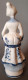 1 Figurine  En Porcelaine Non Vitrifiée Blanche Et Bleue Style Victorien. Personnage Femme.  Hauteur 15cm - Otros & Sin Clasificación