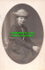 R528661 Woman In Hat And Dark Colour Clothes - Wereld