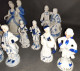 Lot De 12 Figurines En Porcelaine Vitrifiée Et Une Non Vitrifiée, Style Victorien, Blanche Et Bleue - Andere & Zonder Classificatie