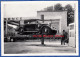 Photo Ancienne - Garage Automobile / Station Essence - Belle Automobile PANHARD - Calandre Carosserie Auto élévateur - Automobiles