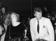 JOHNNY HALLYDAY 1983 AVEC NATHALIE BAYE APRES SON OPERATION AU THEATRE OU JOUE ANNIE GIRARDOT PHOTO DE PRESSE  24X18CM - Beroemde Personen