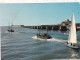 85. LES SABLES D'OLONNE .CPSM. LE FORT ST NICOLAS ET LA JETEE. LE CHENAL. SORTIE DES BATEAUX. ANNEE 1977 + TEXTE - Sables D'Olonne