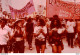 Photo Diapo Diapositive Slide Les Américains Au XXème Siècle N°7 Manifestation Féministe à MIAMI En 1972 Voir Banderoles - Diapositives