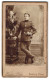 Fotografie Xaver Heiss, Neuburg A.D., Junger Soldat In Uniform Mit Zigarre Und Bajonett  - Personnes Anonymes