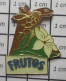 1618c Pin's Pins / Beau Et Rare / ALIMENTATION / BONBONS FRUTOS FLEUR BLANCHE ET GIRAFE - Alimentazione