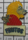 1618c Pin's Pins / Beau Et Rare / ALIMENTATION / BONBONS FRUTOS FRAISE LION A CRINIERE JAUNE - Levensmiddelen