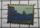 613c Pin's Pins / Beau Et Rare / POSTES / LA POSTE BLOIS CHATEAU - Postes