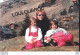 SARAH FERGUSON DUCHESSE D'YORK A VERBIER  AVEC SES FILLES 1996 PHOTO DE PRESSE  ANGELI 27 X 18 CM R1 - Célébrités