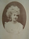 Photo CDV Ken à Paris  Portrait Jeune Fille Blonde  Abondante Chevelure Frisée  CA 1880 - L679B - Ancianas (antes De 1900)