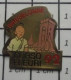 811J Pin's Pins / Beau Et Rare / BD BANDE DESSINEE / TINTIN HERGE On A Les Droits WASSELONNE CORSO FLEURI 92 - Stripverhalen